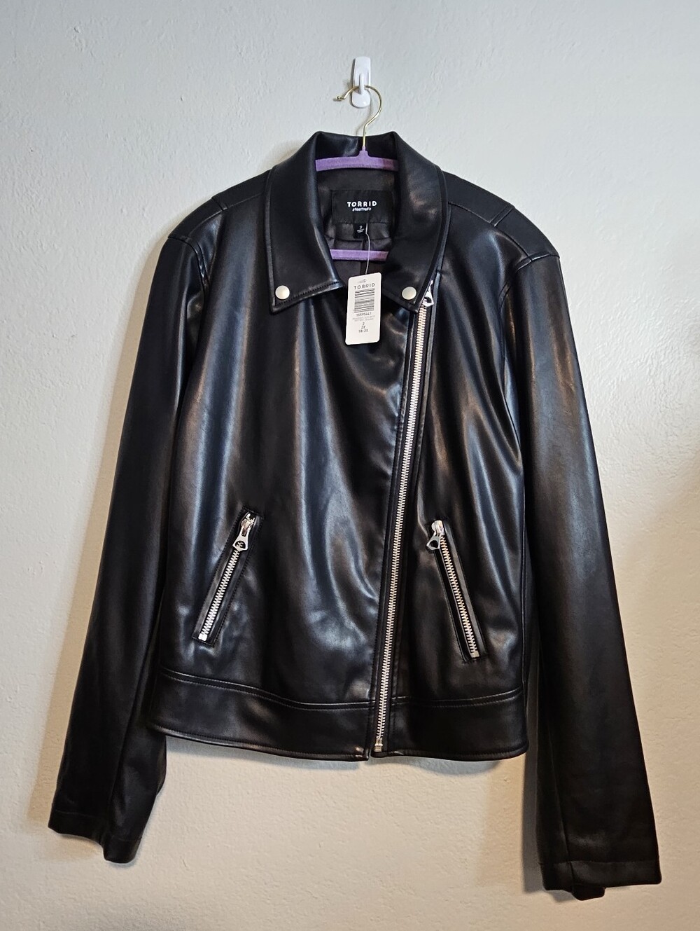 Torrid Satin Lined Black Faux Leather Asymmetric Zipper Moto Jacket Size 2X NWT - Picture 12 of 16